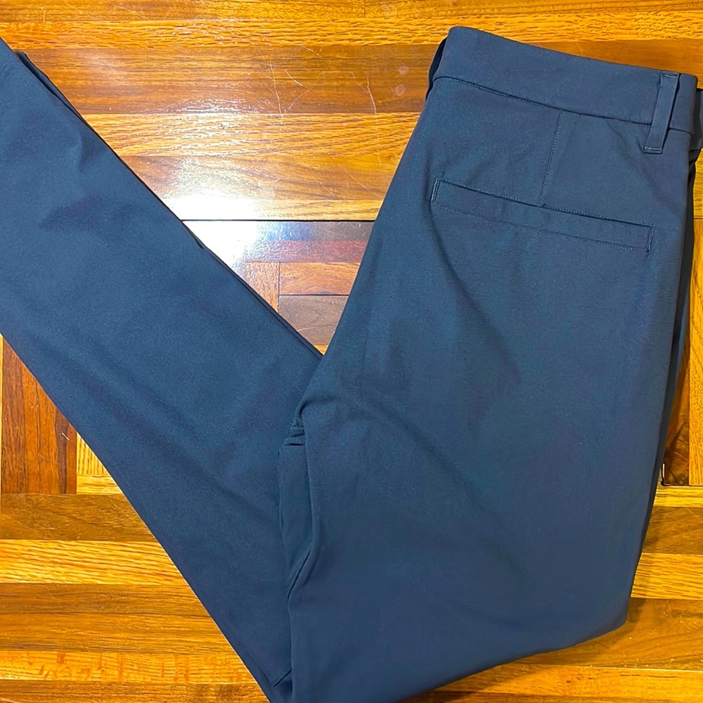 Lululemon mens 30x32 blue casual active chino pants EUC